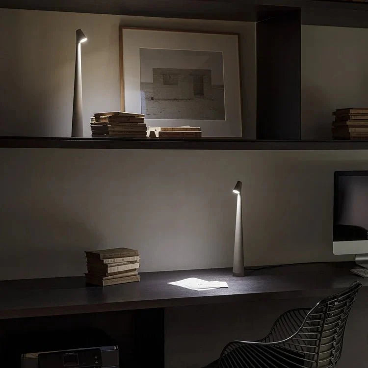 WD™ Minimalist Beam Lamp