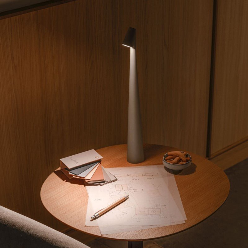 WD™ Minimalist Beam Lamp