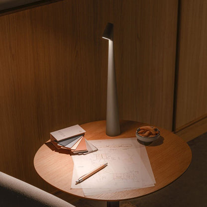 WD™ Minimalist Beam Lamp