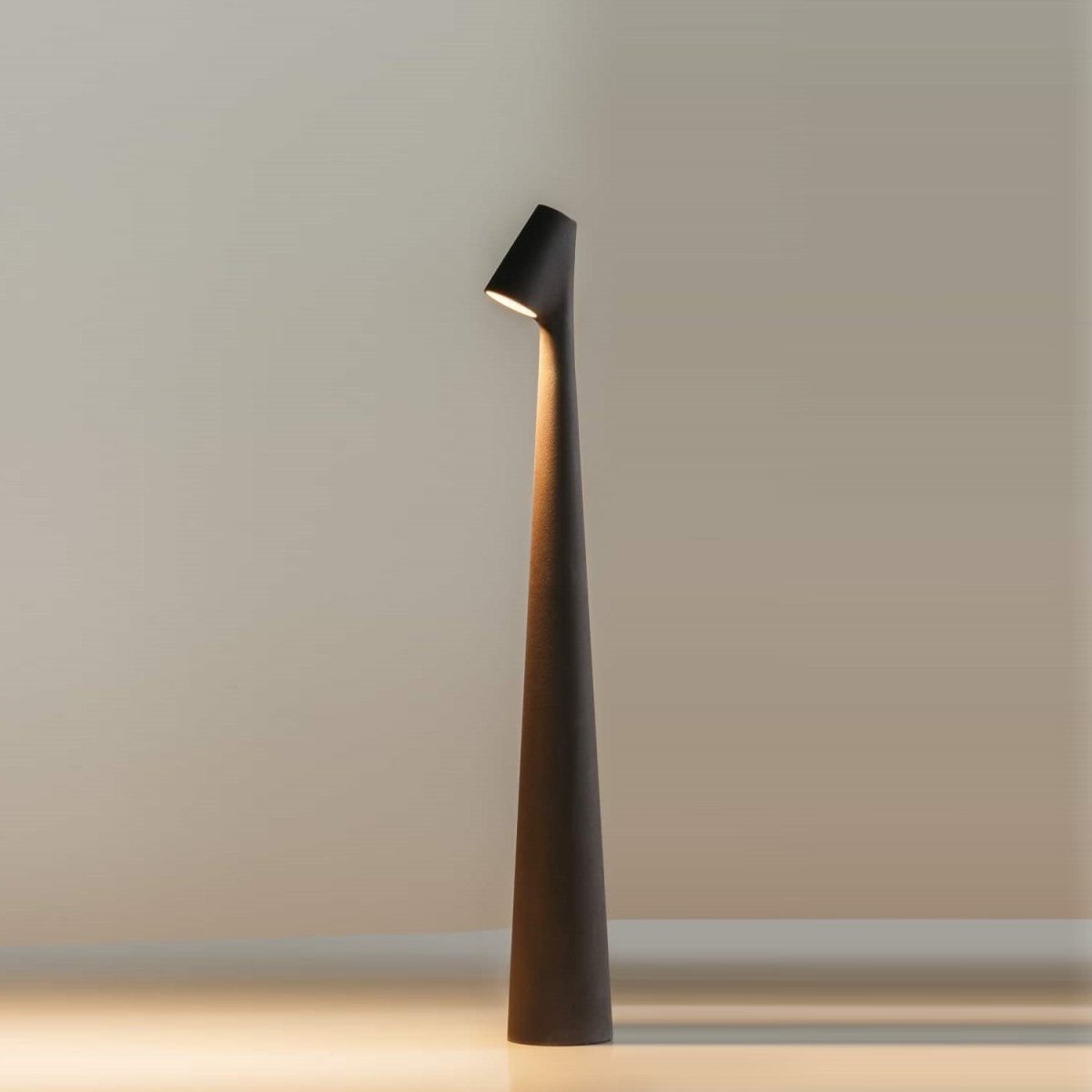 WD™ Minimalist Beam Lamp