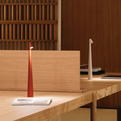 WD™ Minimalist Beam Lamp